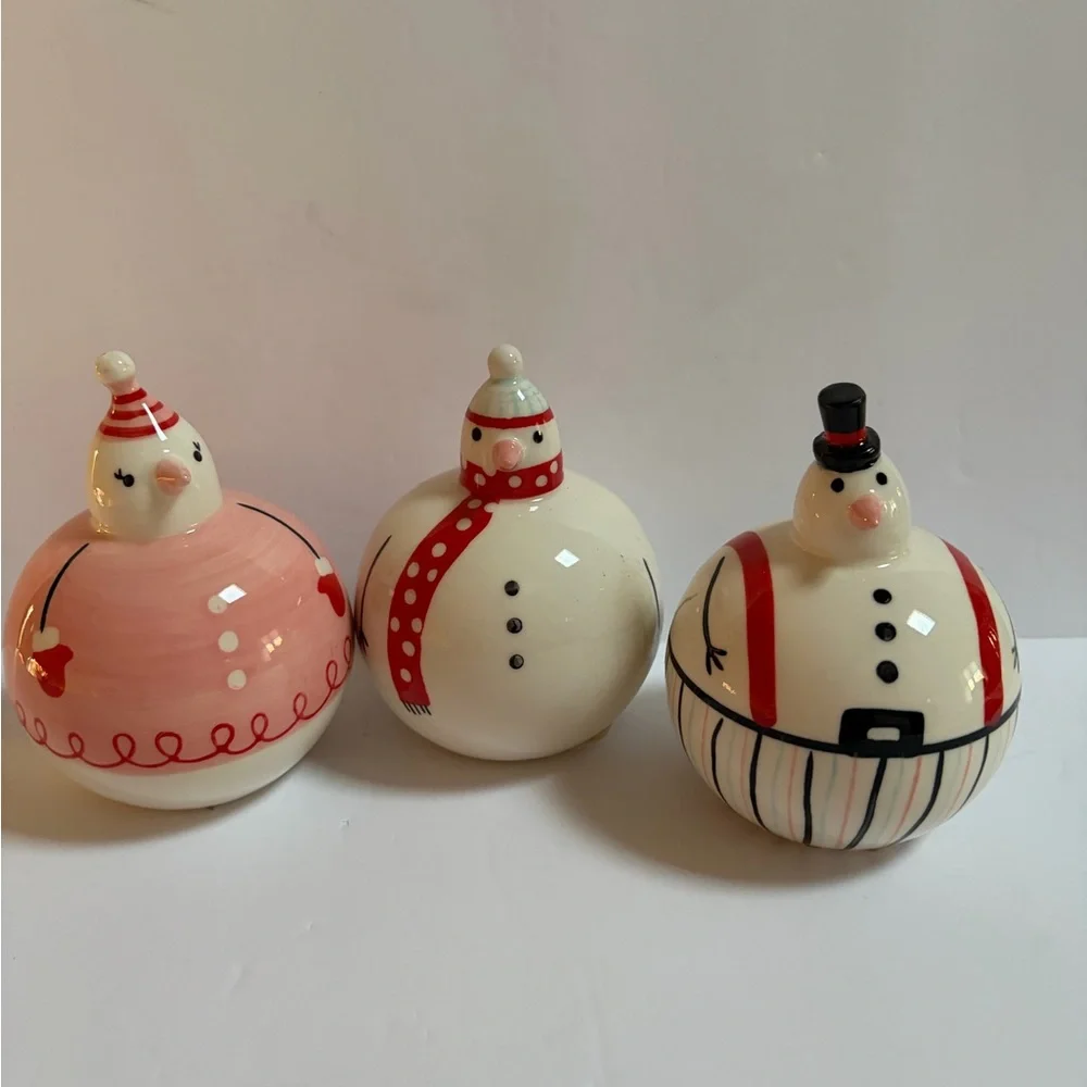 Trio of Round Ceramic Snowmen Figurine Family Winter Snow Friends NWT